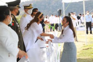 la Gobernadora y la Niña en el cerro de la Bandera en Iguala